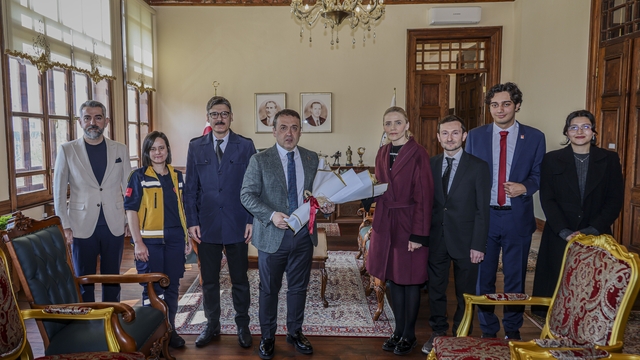 Vali Sözer, 14 Mart Tıp Bayramı dolayısıyla sağlık çalışanlarını kabul etti