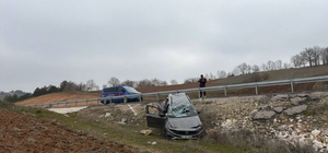 Direksiyon hâkimiyetini kaybeden sürücü tarlaya uçtu: 1 yaralı