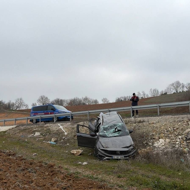 Direksiyon hâkimiyetini kaybeden sürücü tarlaya uçtu: 1 yaralı