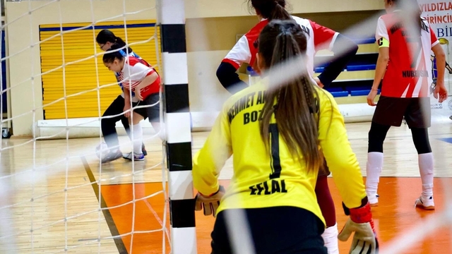 Bilecik'te futsal turnuvasında madalya ve kupalar sahiplerini buldu