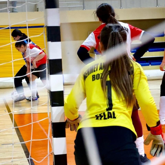 Bilecik'te futsal turnuvasında madalya ve kupalar sahiplerini buldu