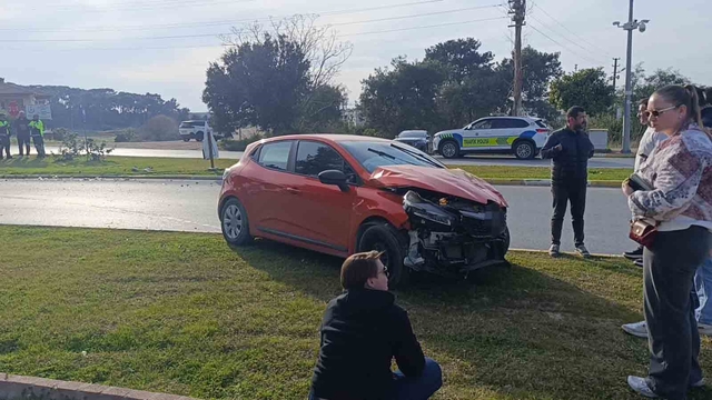 Manavgat'ta otomobiller çarpıştı: 2 kişi yaralı