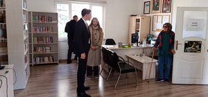 Güdül Kaymakamı Akar'dan halk kütüphanesine ziyaret