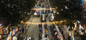 Balıkesir'de 10 bin kişi caddede iftarda buluştu