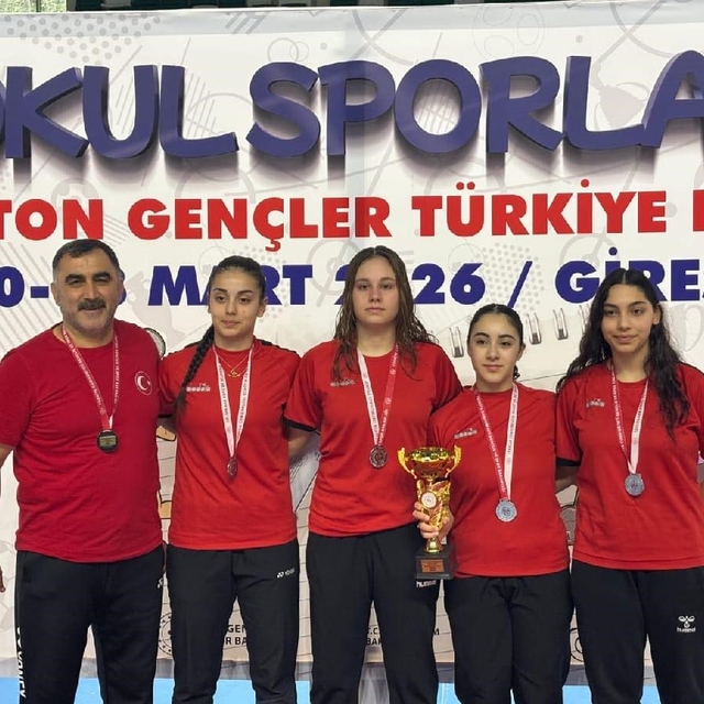 Erzincan Anadolu Lisesi badmintonda Türkiye ikincisi oldu