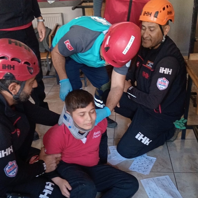 Köyceğiz Atatürk Ortaokulu'nda Afet Tatbikatı gerçekleştirildi