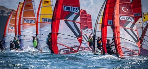 Foça'da sörf rüzgarı milli forma için esti