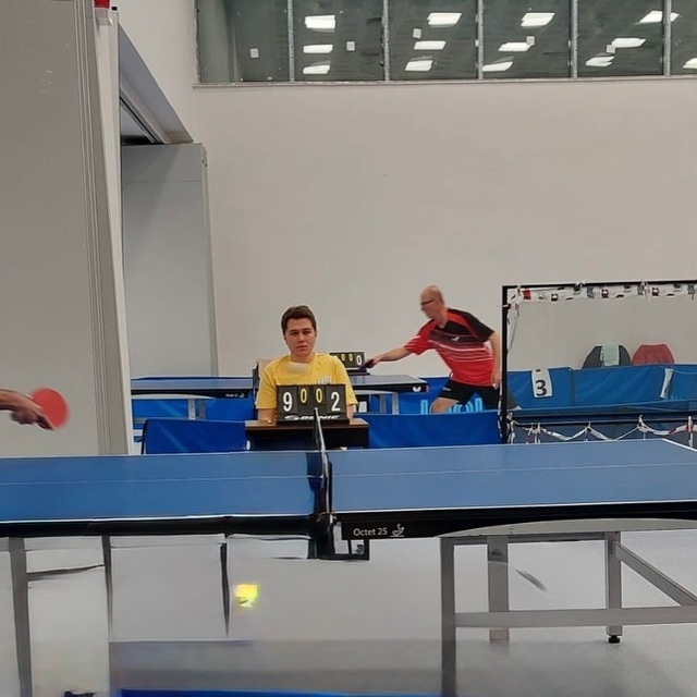 Sağlık çalışanları masa tenisi turnuvasında buluştu