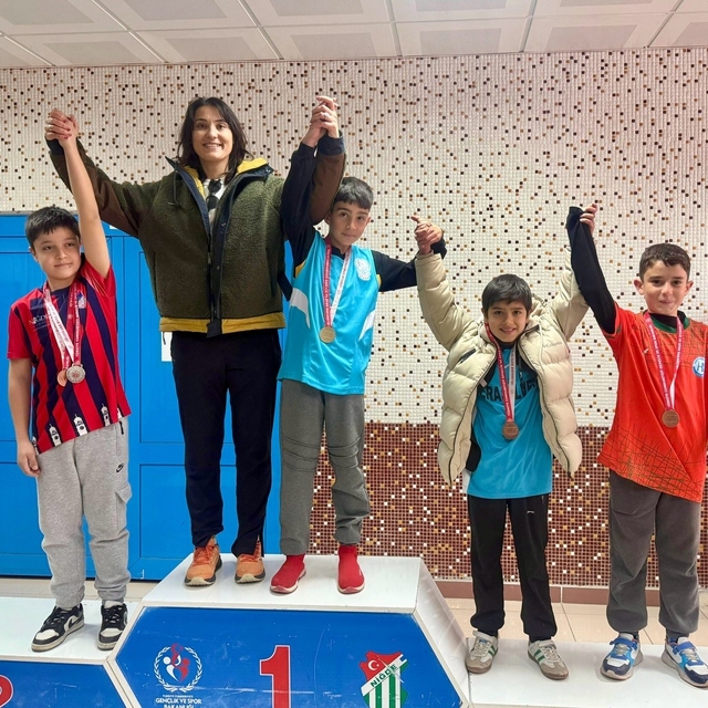 Öğrenciler atletizmde il dereceleri elde etti