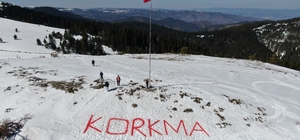 Ilgaz Dağı'nın zirvesinde anlamlı anma: İstiklal Marşı'nın ilk kelimesi kara nakşedildi