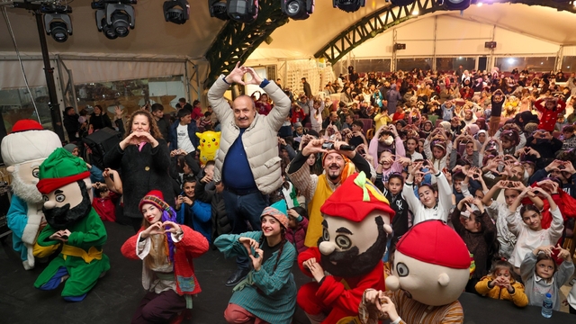 Kastamonu'da çocuklar müzikal gösterisiyle buluştu