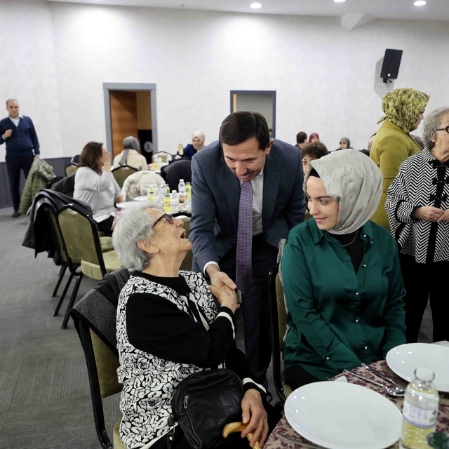 Hasan Kılca, Alzheımer yaşam merkezi sakinleri ve aileleri ile iftarda bulu...