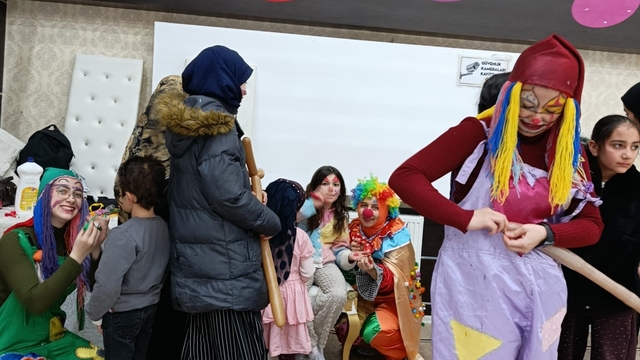 Şuhut'ta Ramazan bereketi: 270 çocuğa giysi yardımı yapıldı