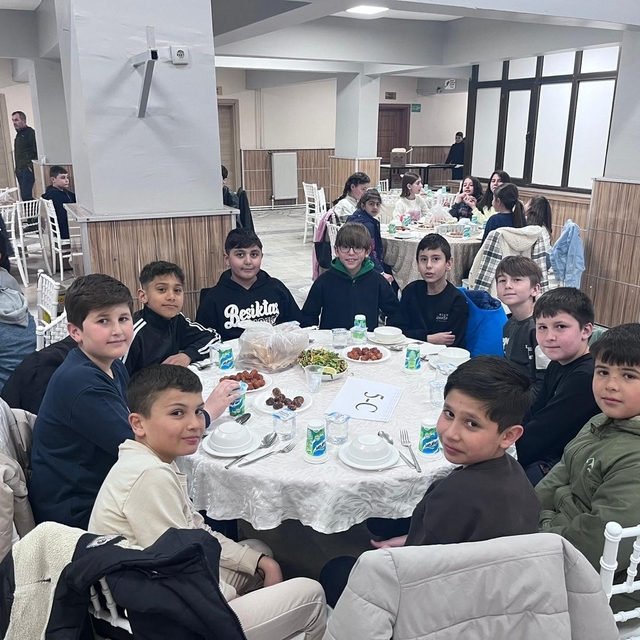 Kurtuluş İhsan Küçükarslan Ortaokulu'nda geleneksel iftar coşkusu