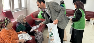 Sivas'ta İHH üyelerinden huzurevine ziyaret