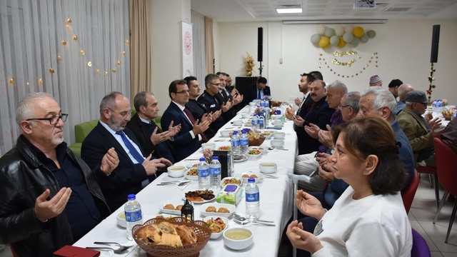Kaymakam Güldoğan huzurevi sakinleriyle iftarda buluştu