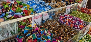 Çikolata ve şekerlemeler tezgahları şenlendirdi