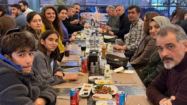 Burhaniye'de Adalet Sen üyelerine iftar verdi