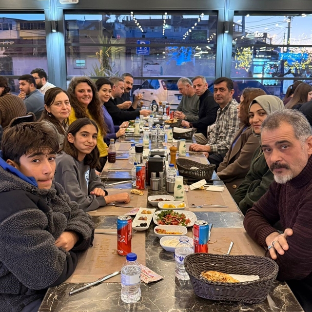 Burhaniye'de Adalet Sen üyelerine iftar verdi