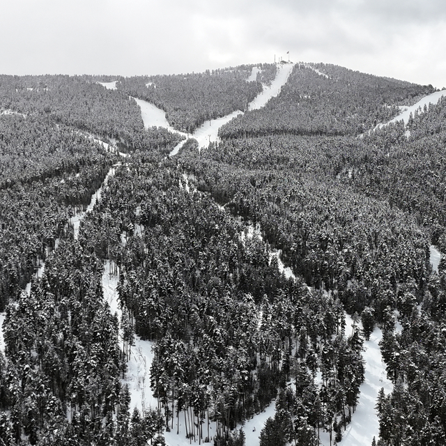 Kars'ta martta kayak keyfi sürüyor