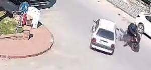 Motosiklet sürücüsü ölümden döndü Otomobilin çarptığı motosiklet metrelerce savruldu Kaza anı güvenlik kamerasında