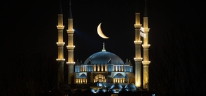 Selimiye'nin üzerinde hilal büyüledi