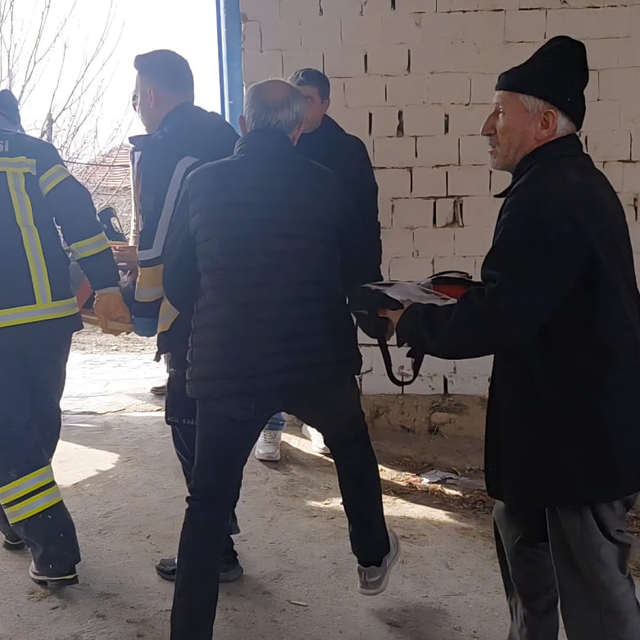 Depoda duvar çöktü; dengesini kaybedince elini makineye kaptıran Melih'in p...