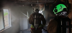 Antakya’da müstakil ev yanarak kullanılmaz hale geldi