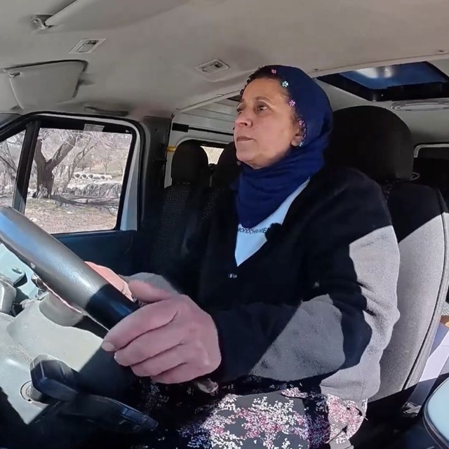 15 yıldır köydeki öğrencileri okullarına ulaştıran şoför Hanım: Kadınların...