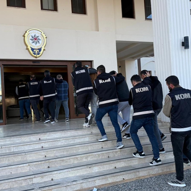 Muğla merkezli 12 ilde internetten 'yatırım' vaadiyle dolandırıcılığa 4 tut...