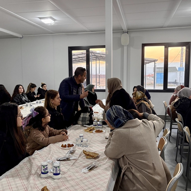 Başkanı Ulutaş, iftarda vatandaşlarla bir araya geldi