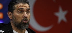 İlhan Palut: "Penaltı inşallah doğrudur" Konyaspor Teknik Direktörü İlhan Palut: "Hayati 3 puan aldık" "Çok çetin yarıştayız"