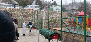 Minibüsün uçuruma yuvarlandığı kazada ölen 3 kişi son yolculuklarına uğurlandı