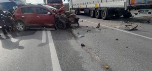 Edirne'de otomobilin tıra arkadan çarptığı kaza güvenlik kamerasında