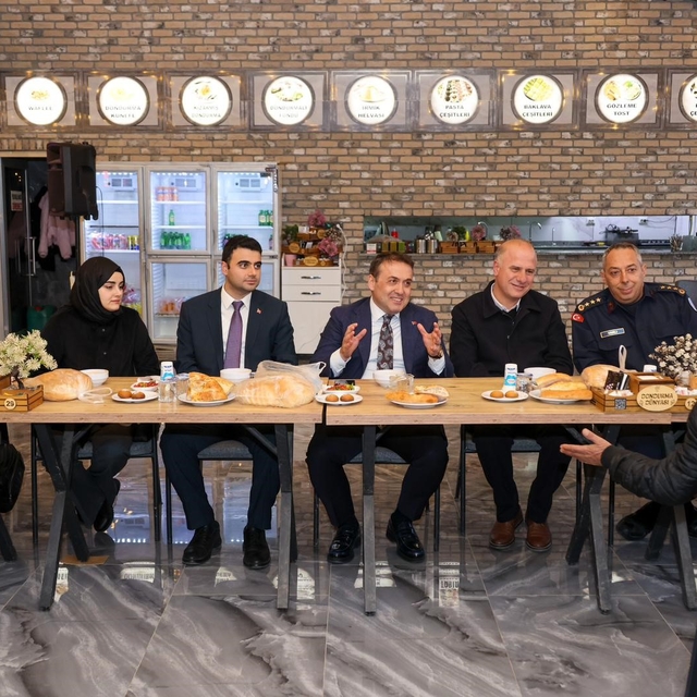 Vali Sözer, köy ve mahalle muhtarlarıyla iftar programında bir araya geldi