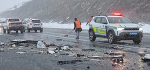 Tatvan'daki feci kazada karı koca hayatını kaybetti Yola saçılan biberon ile scooter yürekleri burktu