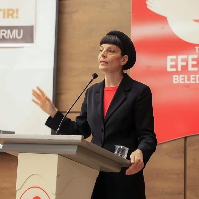 Efeler'de 'Dönüm Noktasında Cumhuriyet' konuşuldu