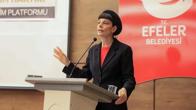 Efeler'de 'Dönüm Noktasında Cumhuriyet' konuşuldu