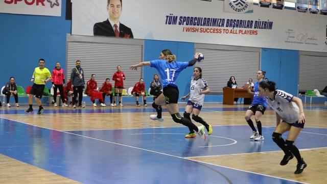 Denizin kızları nefes kesen maçta Üsküdar'ı devirdi