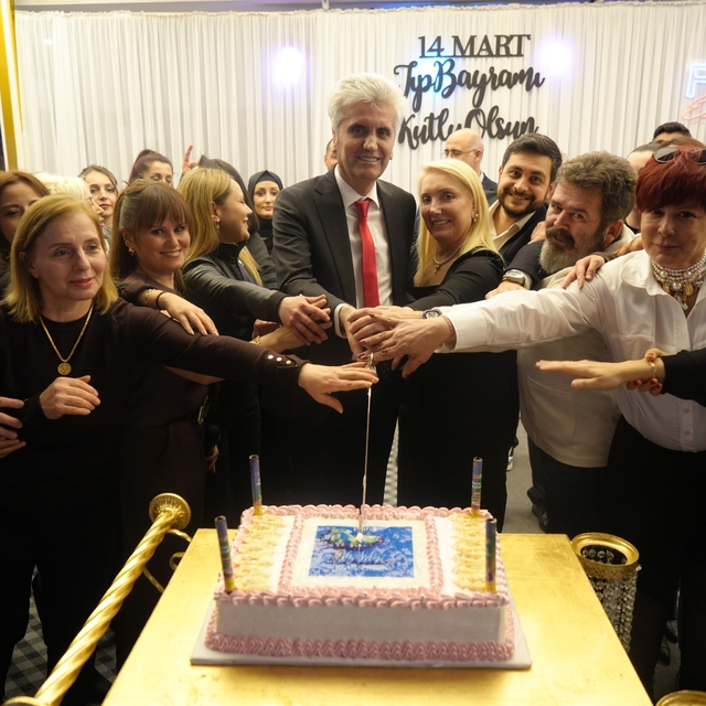 Samsun'da sağlık çalışanları Tıp Bayramı'nı kutladı ardından iftarda buluşt...