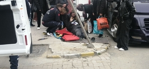 Isparta’da kontrolden çıkan otomobil yayaya çarptı: 1 yaralı