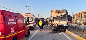 Balıkesir'deki kamyon ile traktör çarpıştı: 2 yaralı