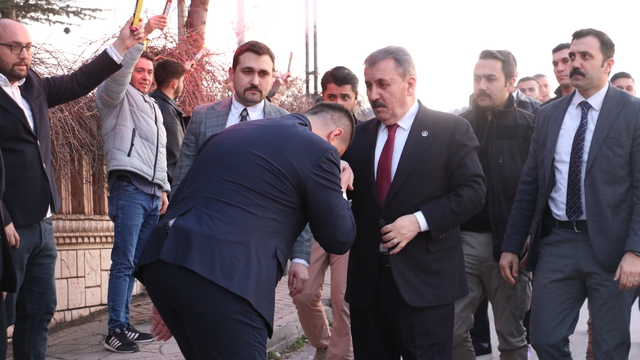 Destici: İran'ın gönderdiği füzelerin hesabı sorulur