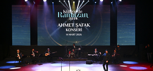 Sanatçı Ahmet Şafak, "Külliye'de Ramazan" etkinliklerinde konser verdi