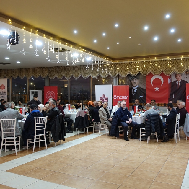 İzmir'de ÖNDER İmam Hatipliler Derneği üyeleri iftarda buluştu
