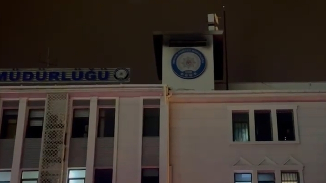 Mersin'de İl Emniyet Müdürlüğü ek binasında çıkan yangın söndürüldü