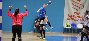 Denizin kızları nefes kesen maçta Üsküdar'ı devirdi