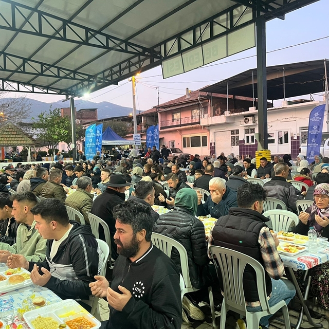 Aydınlılar Büyükşehir'in iftar sofrasında bir araya geldi