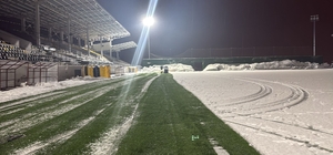 Eren Stadyumu'nda kar temizliği