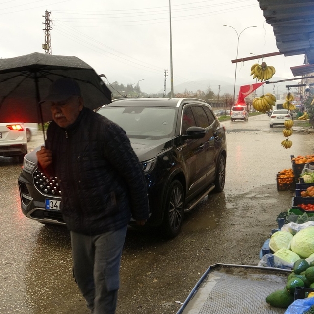 Hatay'da kuvvetli sağanak yağış etkili oluyor